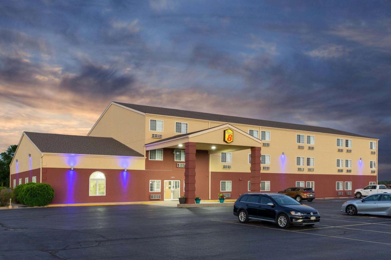 Super 8 By Wyndham Ottawa
