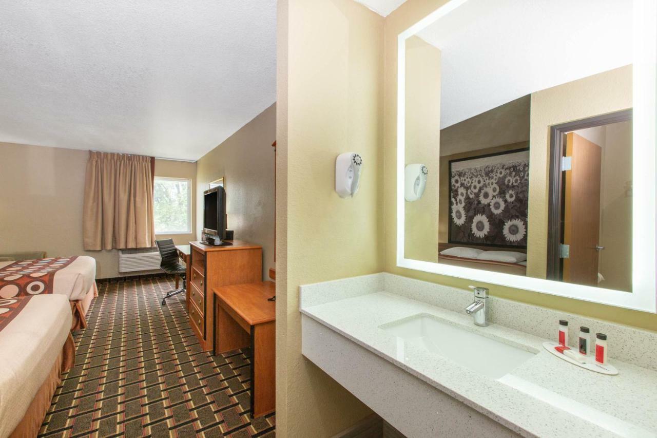 Hotel Super 8 By Wyndham Ottawa